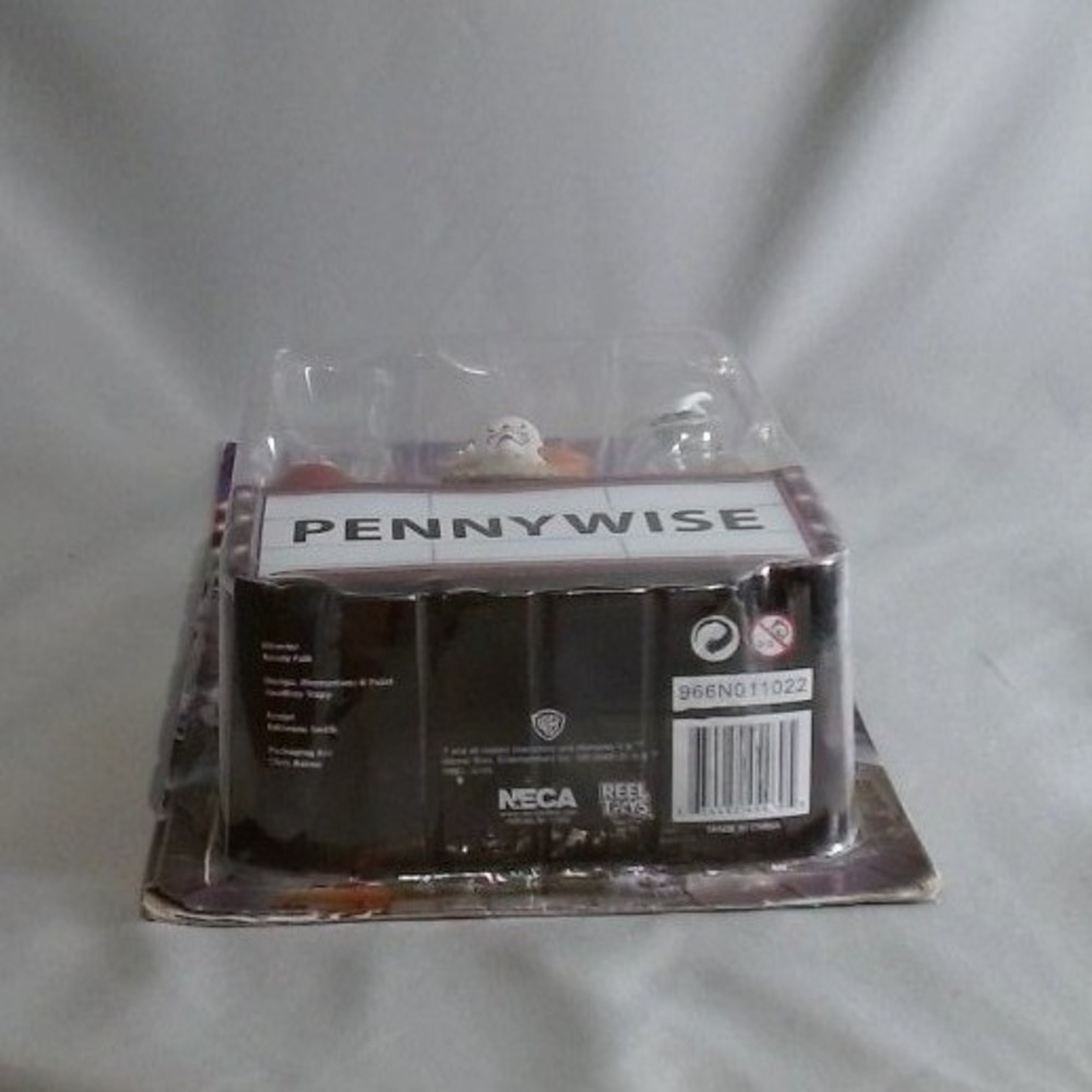 NECA Toony Terrors - IT - 6" Scale Action Figure -Stylized Pennywise (2017),BNIB - Picture 3 of 3